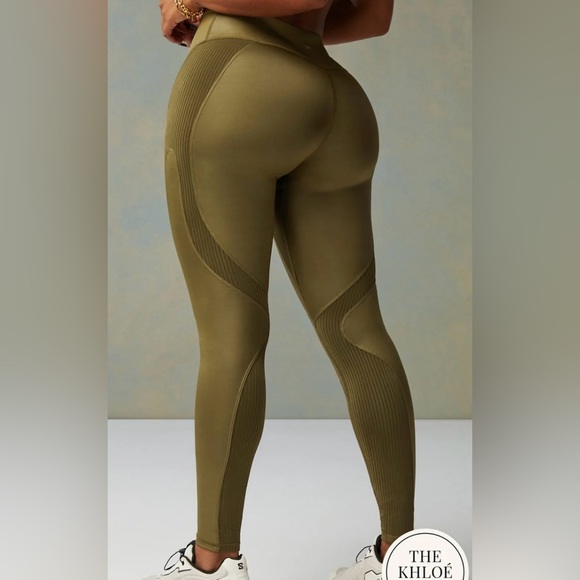 NWT Motion365+ Contour High-Waisted Legging M (FINAL PRICE $65) - Picture 3 of 16